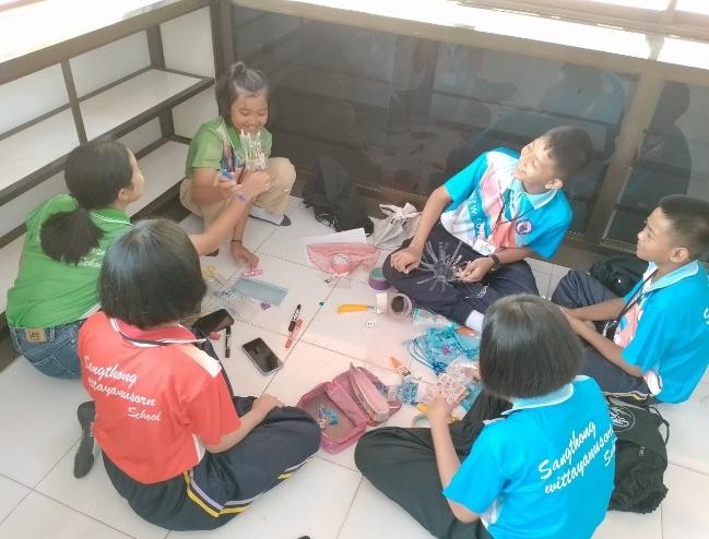 รูปภาพประกอบด้วย เสื้อผ้า, คน, เด็กผู้ชาย, ใบหน้าของมนุษย์

เนื้อหาที่สร้างโดย AI อาจไม่ถูกต้อง