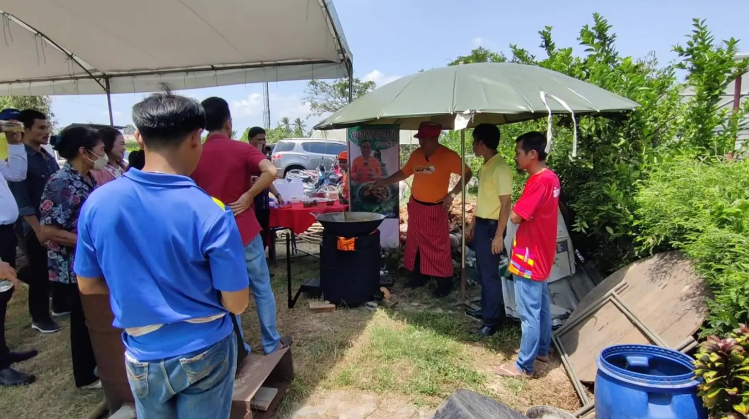 รูปภาพประกอบด้วย เสื้อผ้า, กลางแจ้ง, คน, ชาย

เนื้อหาที่สร้างโดย AI อาจไม่ถูกต้อง