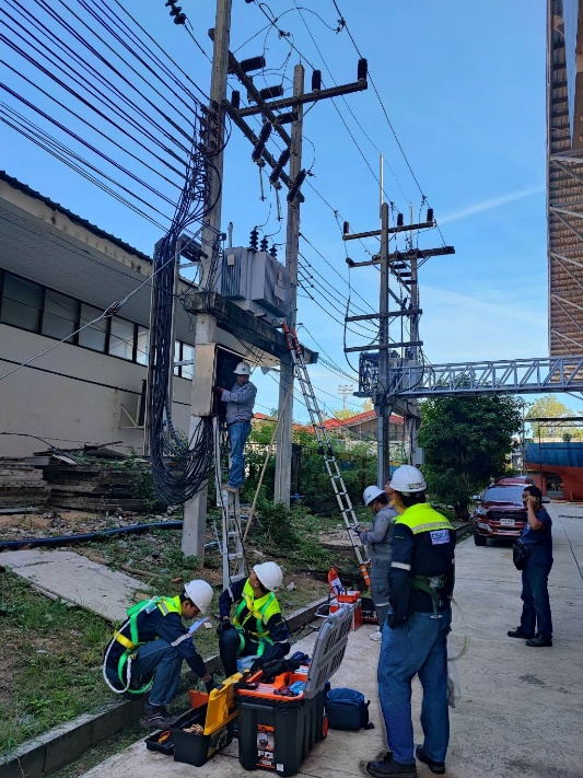 รูปภาพประกอบด้วย กลางแจ้ง, ท้องฟ้า, เสื้อผ้า, สาธารณูปโภค
เนื้อหาที่สร้างโดย AI อาจไม่ถูกต้อง