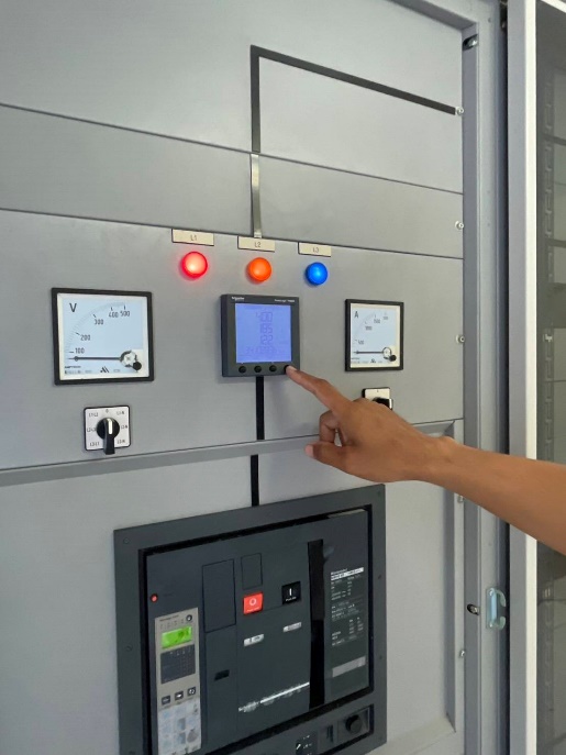 รูปภาพประกอบด้วย ข้อความ, ในร่ม, ผนัง, คน
เนื้อหาที่สร้างโดย AI อาจไม่ถูกต้อง