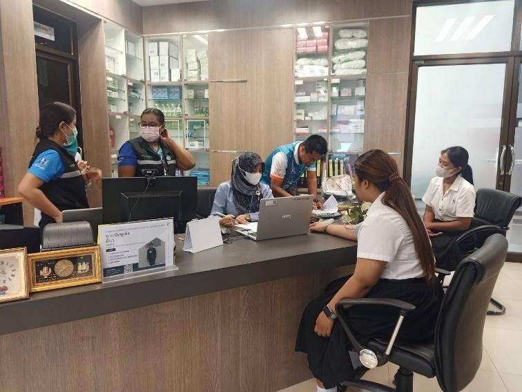 รูปภาพประกอบด้วย คน, เสื้อผ้า, ในร่ม, ผนัง
เนื้อหาที่สร้างโดย AI อาจไม่ถูกต้อง