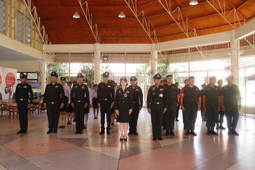 รูปภาพประกอบด้วย เสื้อผ้า, คน, ชาย, ห้องโถง
เนื้อหาที่สร้างโดย AI อาจไม่ถูกต้อง