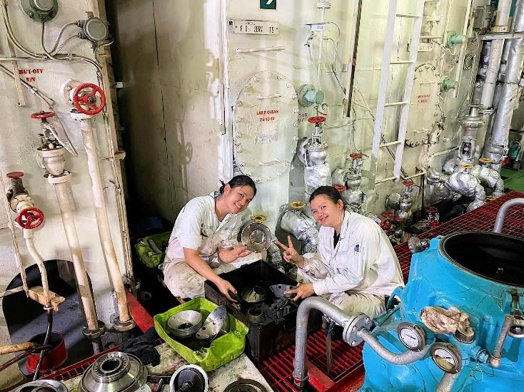 รูปภาพประกอบด้วย เสื้อผ้า, คน, ชาย, ในร่ม
เนื้อหาที่สร้างโดย AI อาจไม่ถูกต้อง