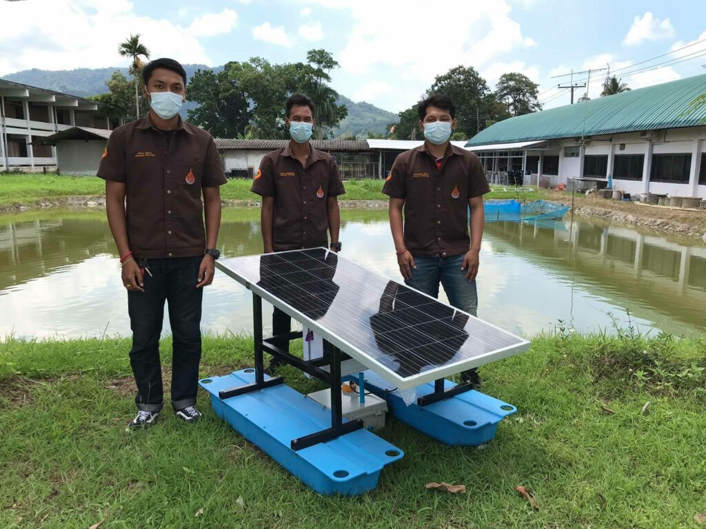 รูปภาพประกอบด้วย กลางแจ้ง, ท้องฟ้า, เสื้อผ้า, คน
เนื้อหาที่สร้างโดย AI อาจไม่ถูกต้อง